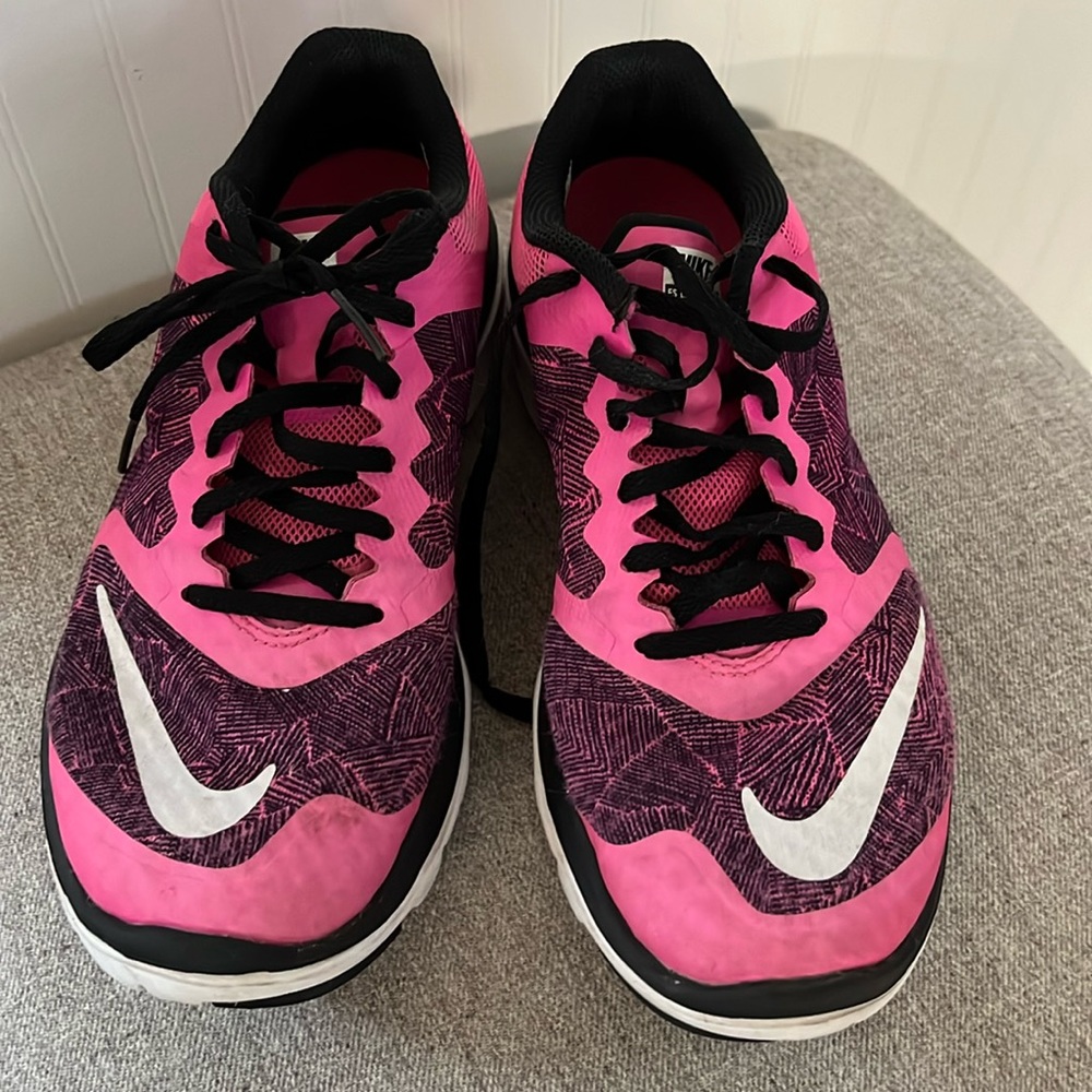 Nike hot pink FS lite run 3 women’s size 8